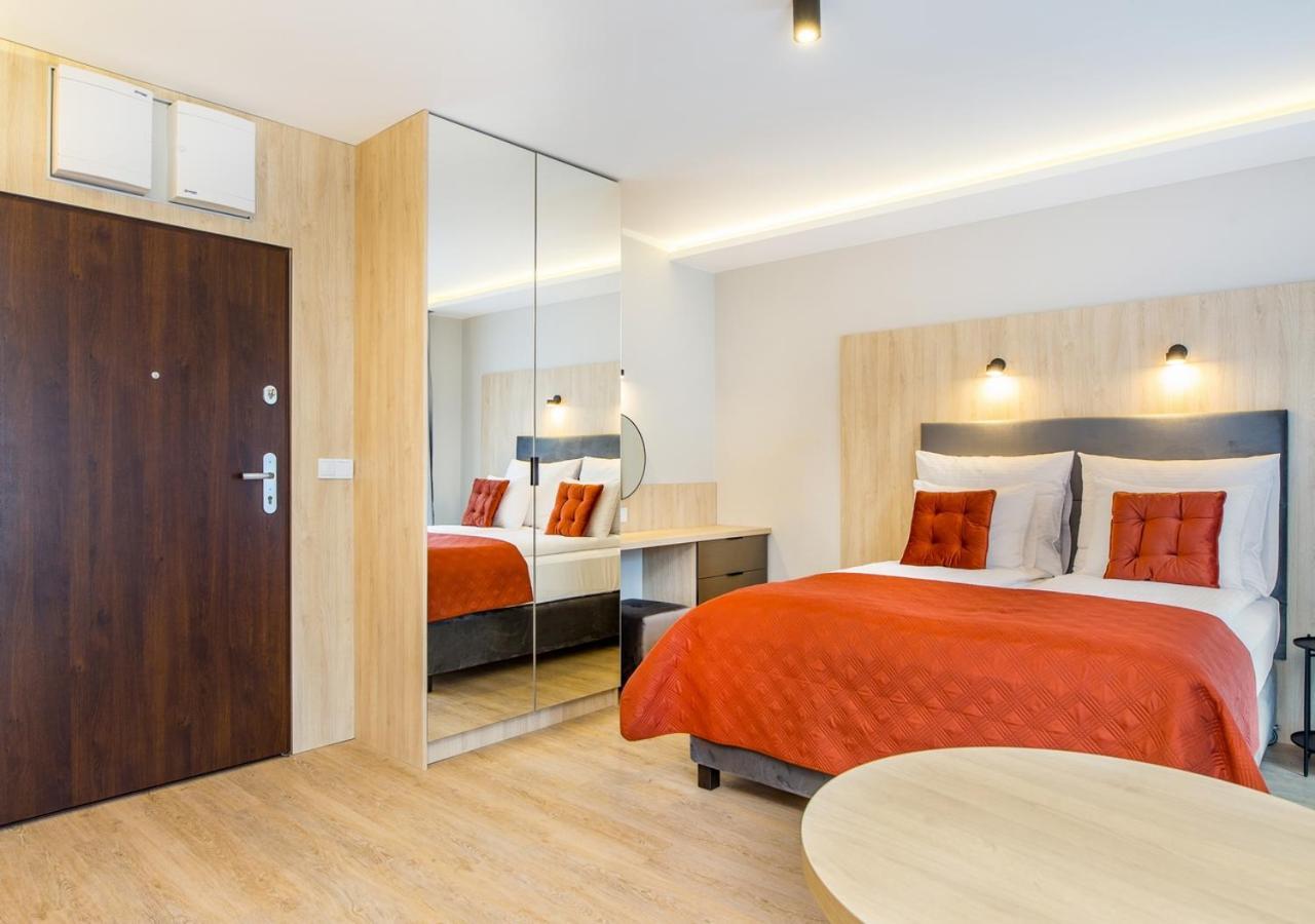 Inpoint With Parking Available Hotel apartamentowy Kraków