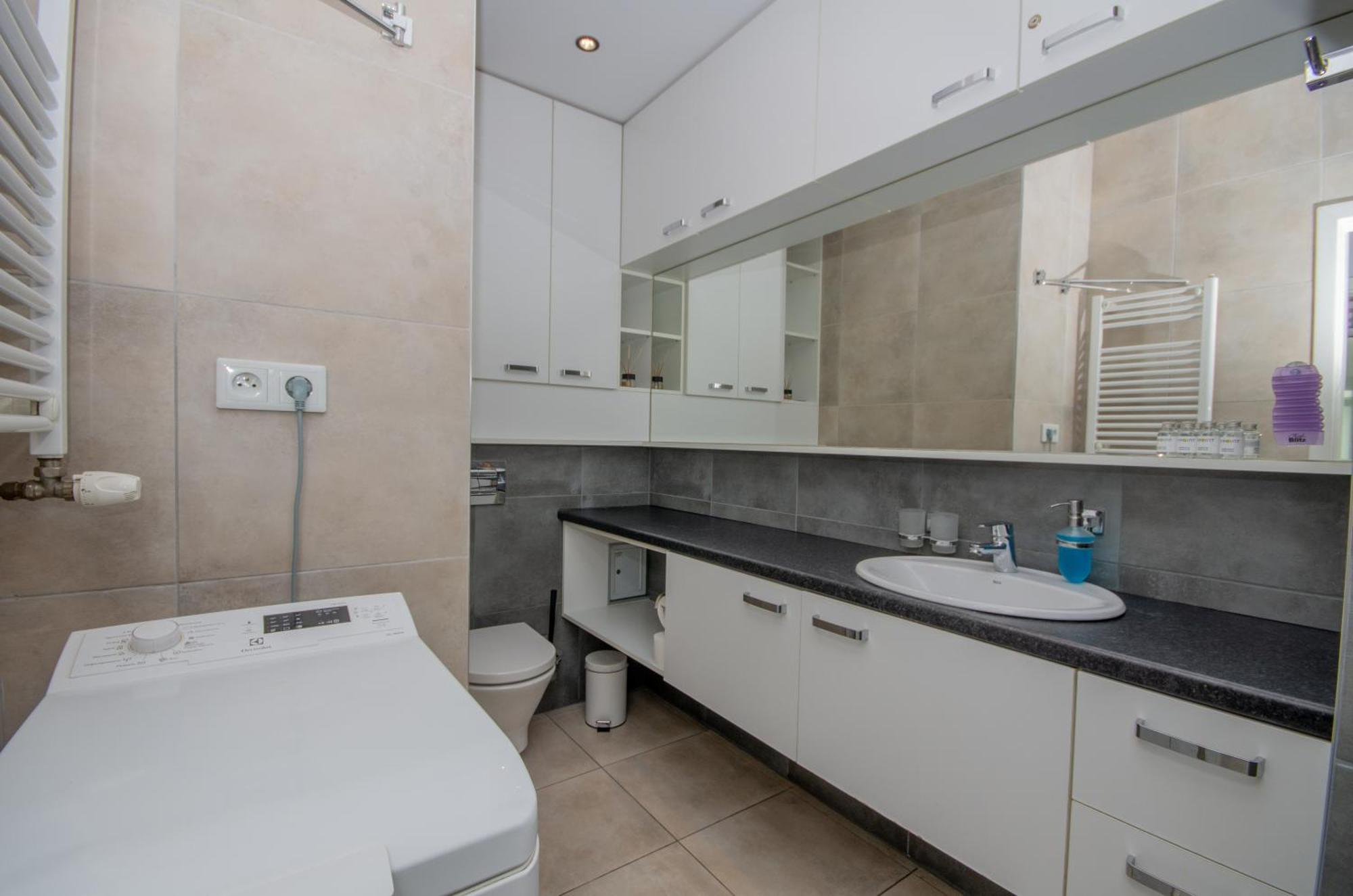 Inpoint With Parking Available 3* Krakau